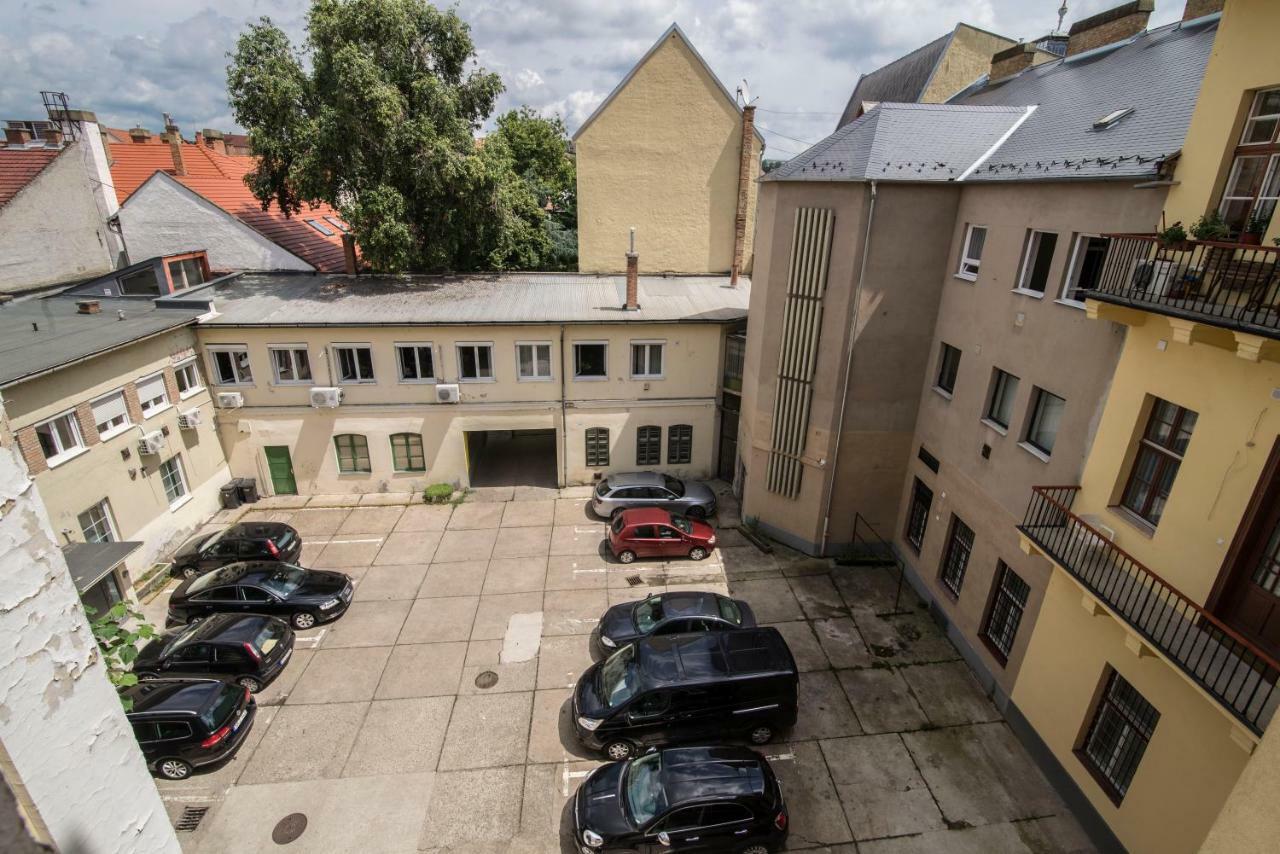 Suzy Apartman Eger Bagian luar foto
